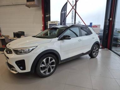 Voir le détail de l'offre de cette KIA Stonic 1.0 T-GDi 120ch MHEV Premium iBVM6 de 2021 en vente à partir de 16 499 € 